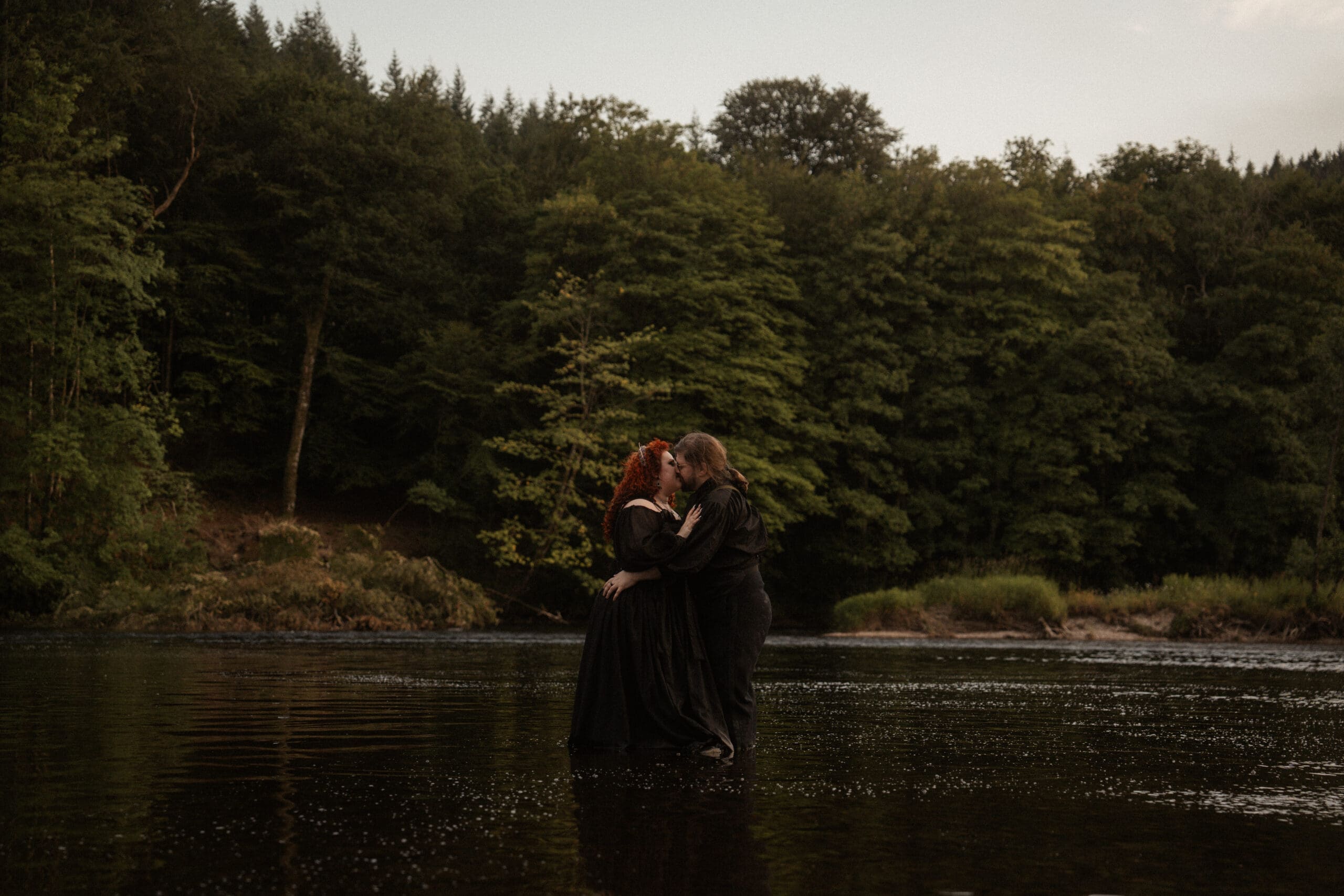 Scotland wedding photography, dunkeld House, river tay couples portraits